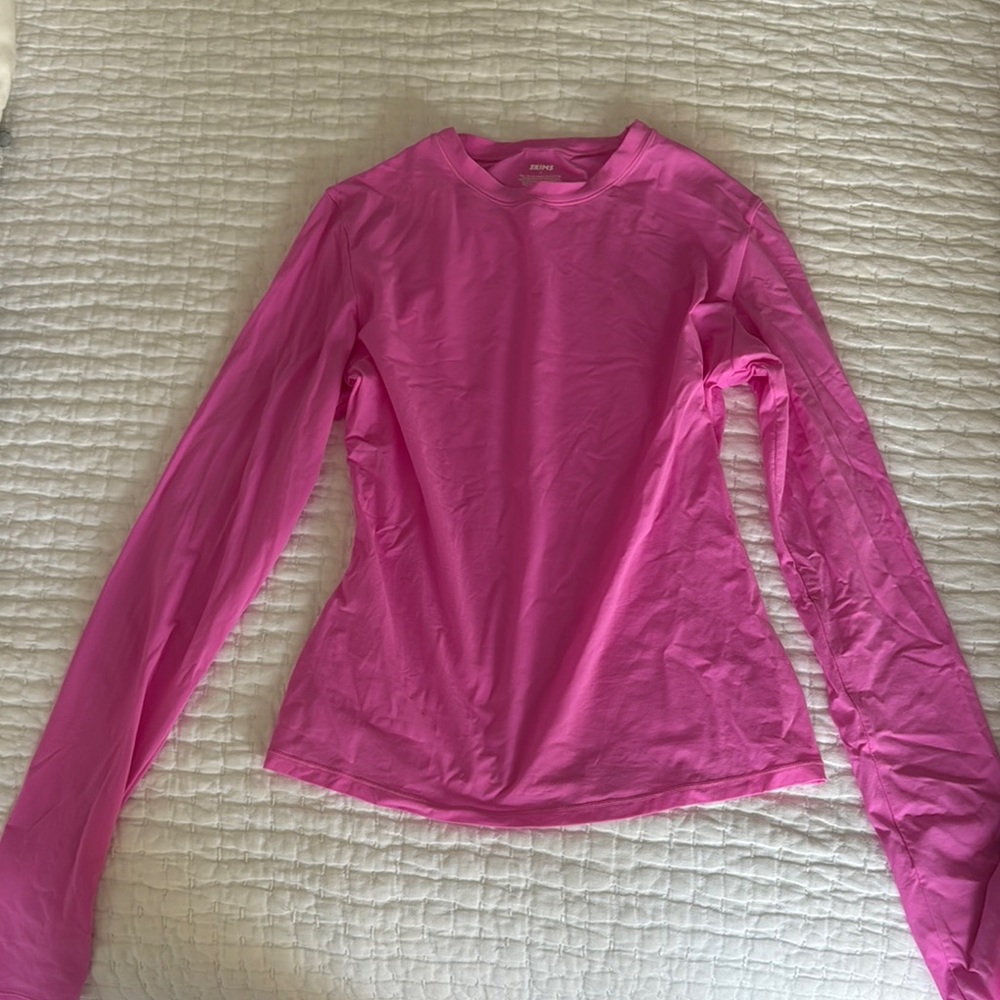 NEW NEVER WORN SKIMS Pink Fitted Long Sleeve Tee